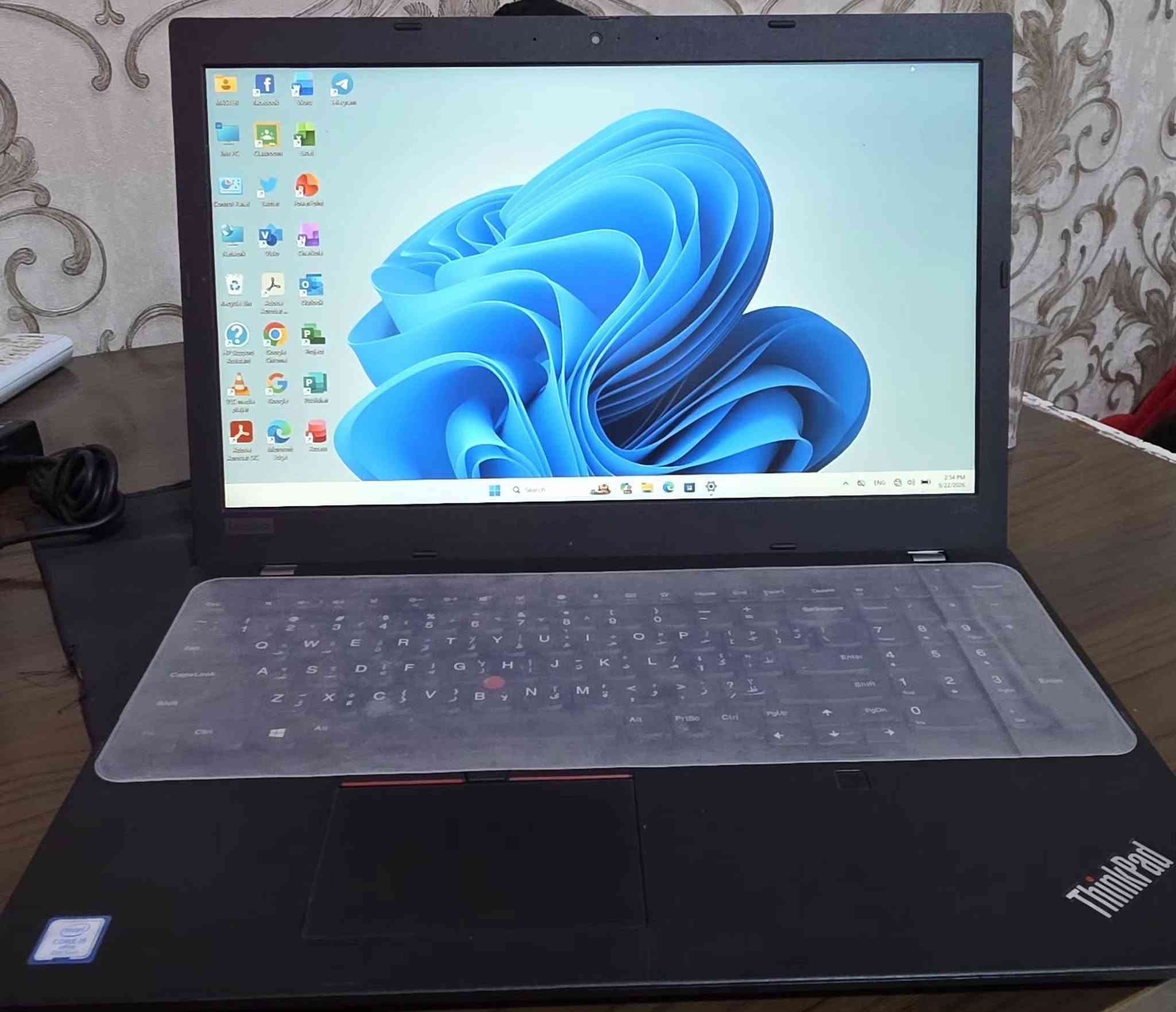 لينوفو ثينكباد • i5 الجيل الثامن • ٢٥٦ جيجا SSD