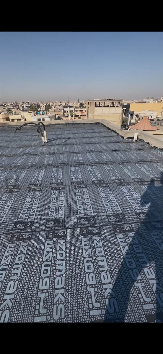 السلام عليكم
عمل كافة الاسطح كرسته وعمل🇮🇶

تحت اشراف هندسي متطور👷‍♂️👷‍♂️

مراحل العمل 

تنضيف السطح 

افلانكوت زفت

لايلون زاعي

فلين او فوم حسب 

زميج و اشتايكر من معملنه

خبن داير و مد وكوي الماستك

***********

نص مكتوب في الصور:
- تنفيذ كافة السطوح الاشتايكر تحت اشراف . هندسي. ***********
