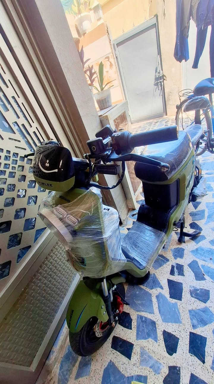 السلام عليكم
باسكل شحن للبيع 
سعرو 450 بي مجال بسيط
R9     أر تسعه 
 موديل 26 
لوك لوك بلادي نضيف نضافته 95بلميه 
بطاريات شرط الشحن يمشنك 60كيلو شرط 
مكفول من كلشي 
مكاني كركوك  
الاستفسار  
***********واتساب
