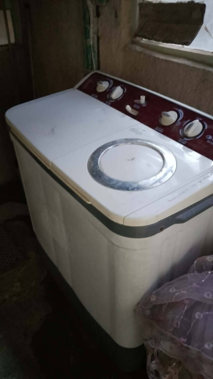 غراض بيت للبيع نضيفات كلش
ثلاجة بنظام مجمده سعره 200
غساله حجم كبير سعره 150 
طباخ مصري يشتغل فوك وجوه 5 عيون سعره 200 
كاونتر بس جوه سعره 60 الف 
بلازمه الجي 32 سعره 40 الف 

تواصل ‏‪***********‬‏ واتساب فقط
