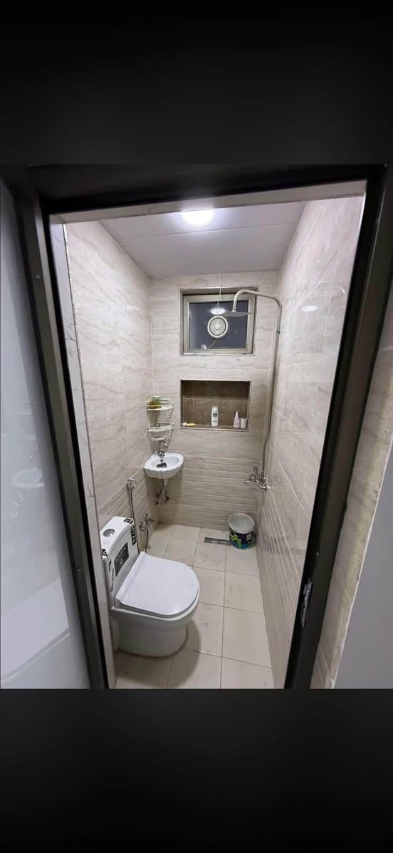 🏡 شقة للإيجار في السيدية – مربع الاقتصاديين ⚜️

فرصة مميزة للسكن بموقع هادئ ومناسب، شقة طابق أول مع نظام مصعد، بتوزيع عملي ومريح:

✨ غرفتا نوم، إحداهما سويت
✨ صالة ومطبخ
✨ خدمات صحية
✨ شاملة جميع الخدمات
✨ موقع مميز في مربع الاقتصاديين – السيدية

💰 الإيجار: 750 ألف دينار شهرياً

📞 للاستفسار والتواصل:
***********
***********

#شركة_العز_العربية #السيدية #شقة_للإيجار #عقارات_بغداد #عقارات_السيدية #للإيجار
