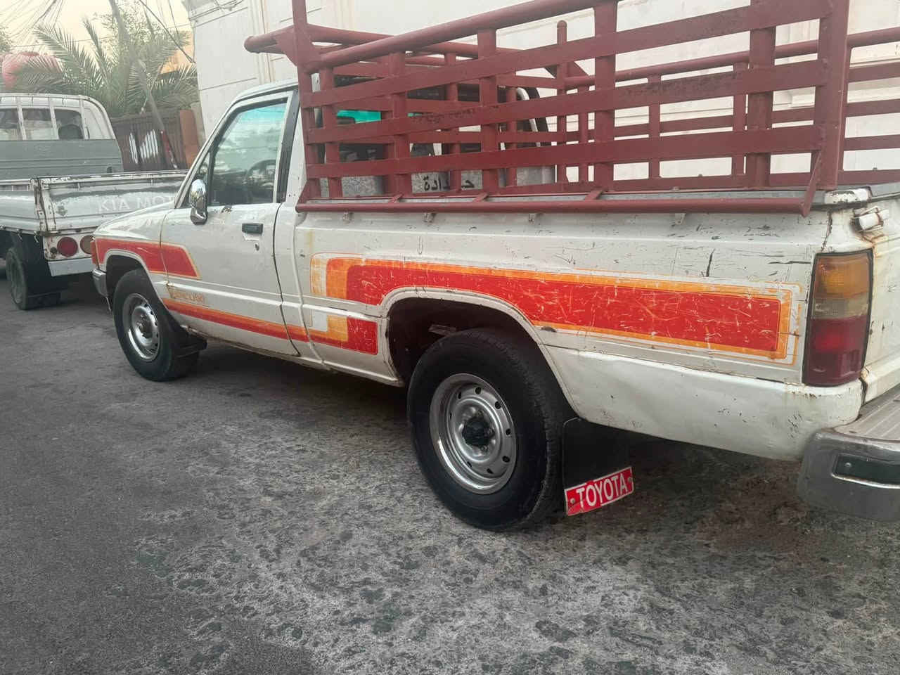 سلام عليكم للبيع بيكم تيوتا موديل88 سياره خير من الله سياره باسمي مكينه وكير خير من الله مكاني بغداد بلديات رقم *********** سعر 40 قفلها بدون عمله
