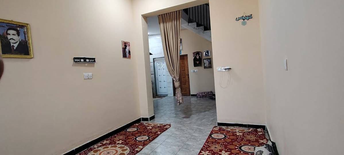 دار للبيع 75م طابقين حي السلام المربع الثاني يحتوي على 3غرف نوم وستقبال وصاله ومطبخ وصحيات مع حديقة 75م السعر105قفل للتواصل الاتصال على الأرقام ***********
***********
