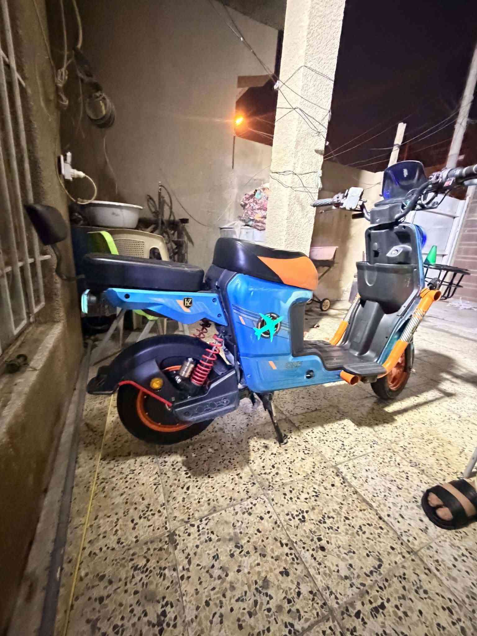 السلام عليكم دراجه شحن اكس ٩٠٠ جديده الدراجه تمشي ٧٥ حقيقي فول مواصفات موديل ٢٠٢٥ كامله الدراجه بيهه نضام البك ٤سرع بيهه سريعه الدراجه كلش ٥بطاريات كبار هورن لايت دبل اشاير مكان الكريعات السعر ٣٨٠ وبيهه مجال الرقم الاستفسار ***********
