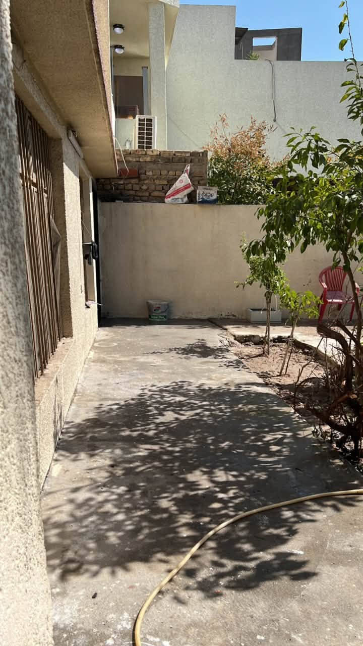 دار للإيجار  غرفتين نوم صاله هول مطبخ حمامين حديقه كراج أشجار المساحة 300 متر سيراميك المطبخ الحمام 
الاتصال على الرقم
***********
