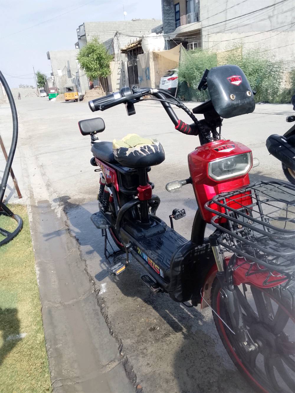 بايسكل شحن لبيع خمس بطاريات أربعة اصغار وحدة جبيرة جديدات كلشي شغال مكان بعقوبة تحرير 
السعر 300وبي مجال