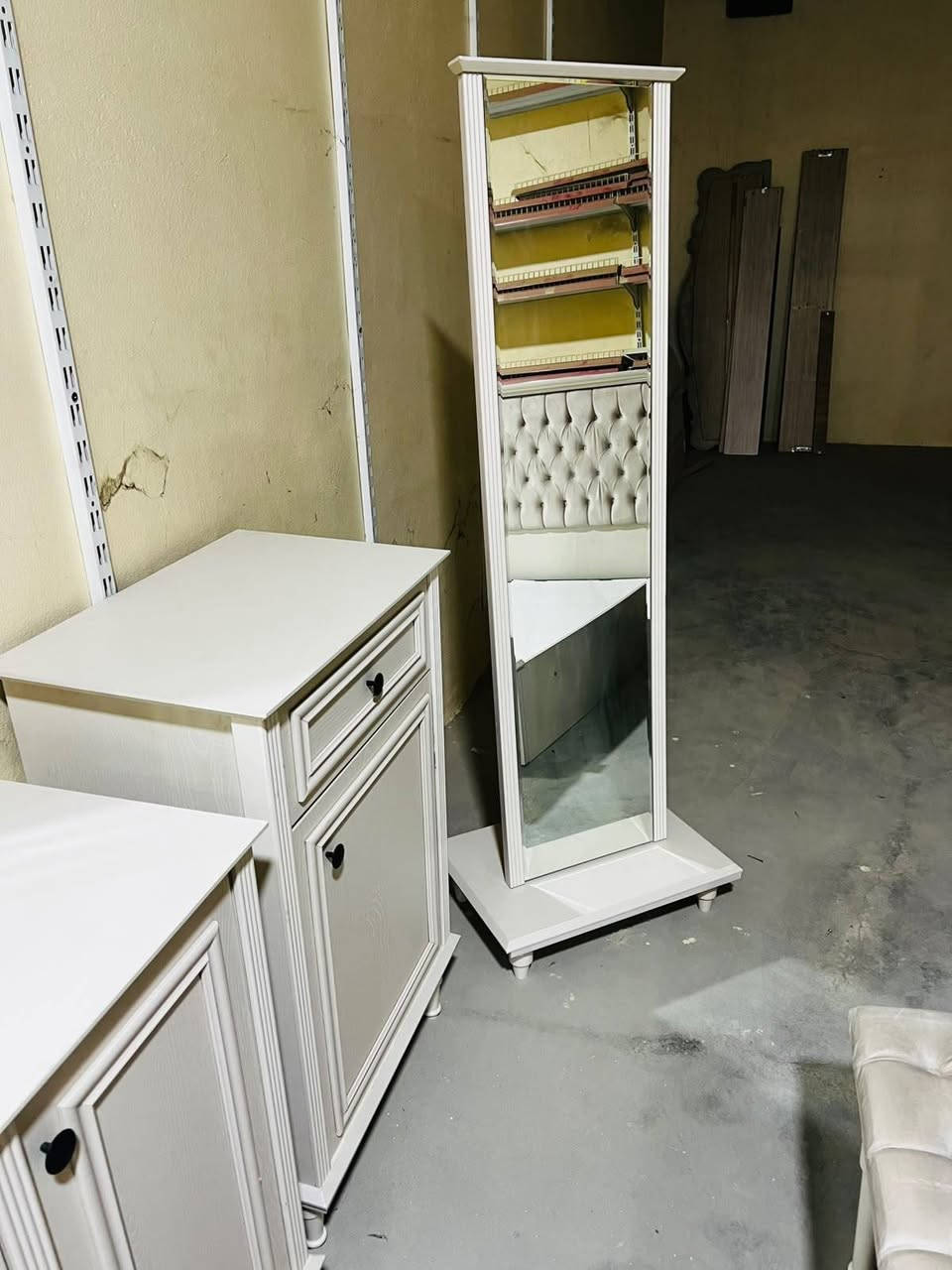 السلام عليكم غرفه تركيه أصلي 10 قطع للبيع مستخدمه شهر واحد بعدهي جديده سعر الجديد مالته ٣ مليون. كل لغرف لي اجيبهن إذ مو لنظافة ١٠٠/١٠٠. ما اخذهه.  بالواقع أجمل اي استفسار اتفضلو خاص هذا رقمي *********** واتساب موجود
