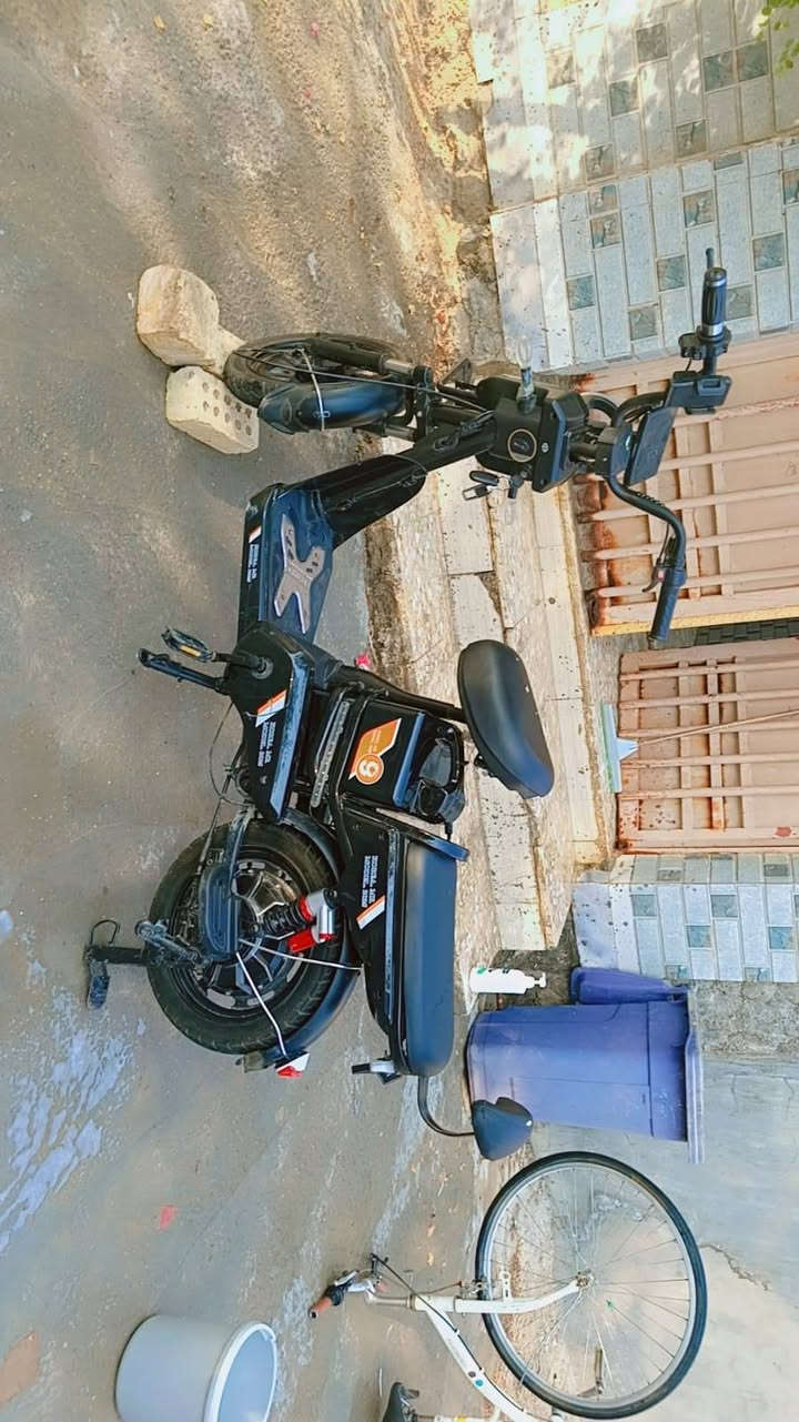 سلام عليكم دراجة شحن للبيع
نضيفة وشغالة مابيه اي نقص  السعر 300 وبيه مجال*********** طويريج خلف ابو هاشم
