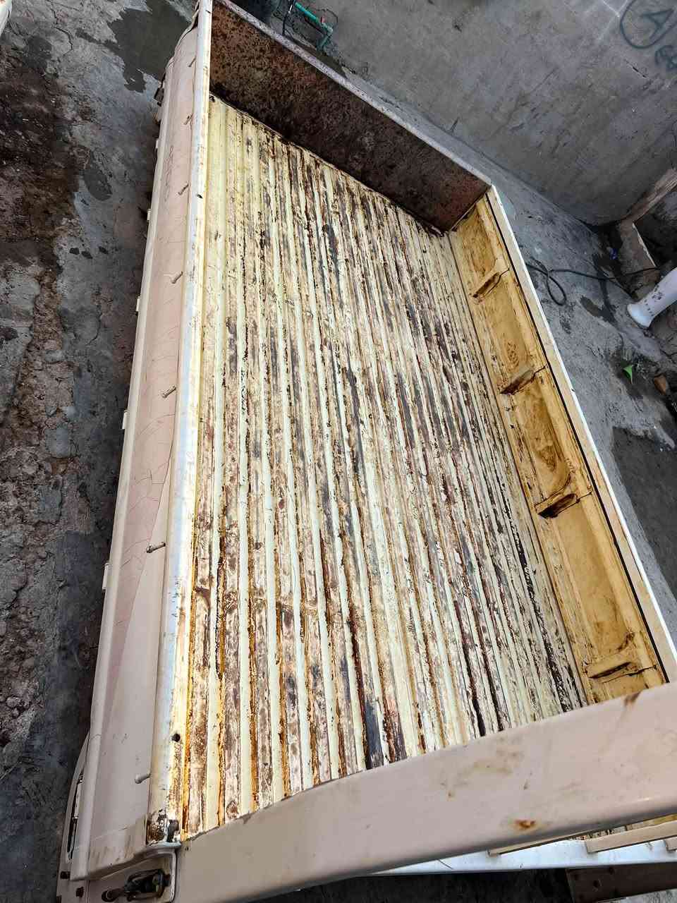 سلام عليكم بدي مال فحل نضيف مع كشنات مال بنكو قمارة وربع مال موديل 96مع مكينة بنكو بيهة خيط بخار للبيع المكان بغداد ***********
