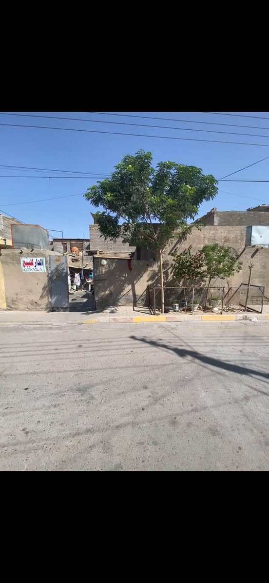 بيت للبيع 200 متر بالعماري قطاع 5 شارع بيت ابين 

خدمات كاملة مي مجاري تبليط وقريب كلش من الشارع العام 

بي 3 غرف نوم واستقبال وصالة ومطبخ  
وكراج چبير 

 السعر 43 مليون وبي مجال بسيط
 ***********
