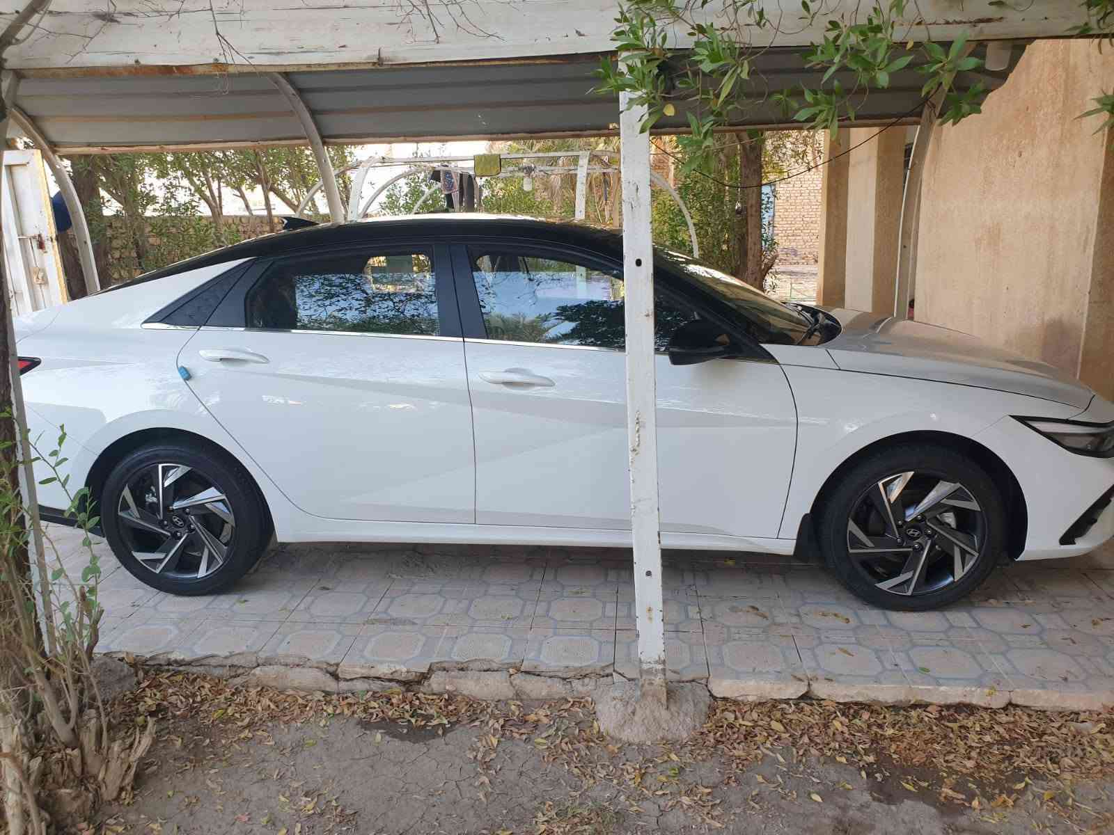 النترا 26 خليجي محرك 2000
 المسافه المقطوعه 5700كم
 فتحه  سقف تو كلر بصمه ويل كب بصمه ابواب تشغيل عن بعد تبريد قطعتين كشنات جلد السياره مكفوله زيرو فول مواصفات السعر 198بيهة مجال
 قليل ***********
