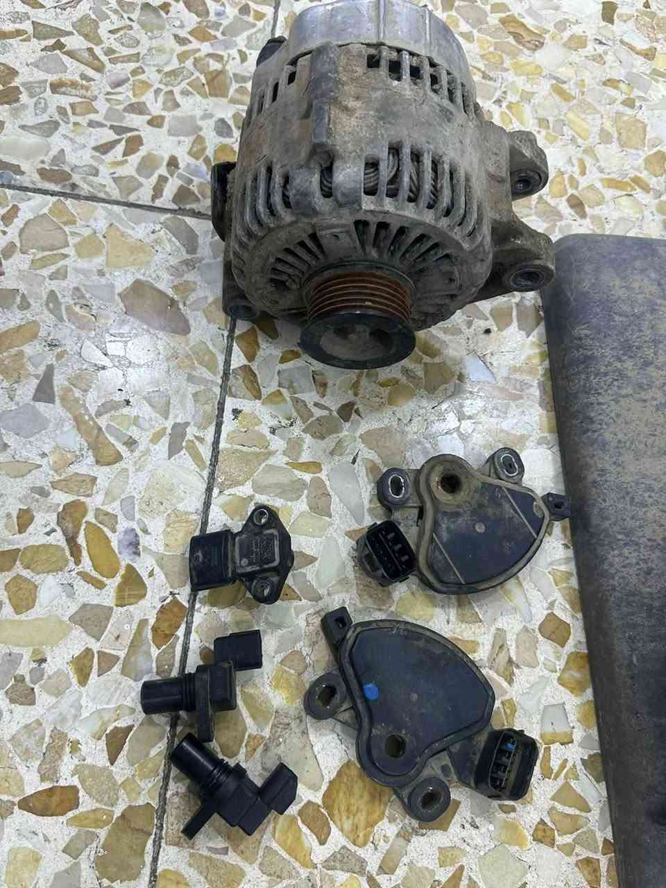 حساس كير عدد٢
سلكتر 
داينمو 
بنكة 
راديتر 
ايسي 
بطل مال ثلاجة 
مكاني بغداد ***********
