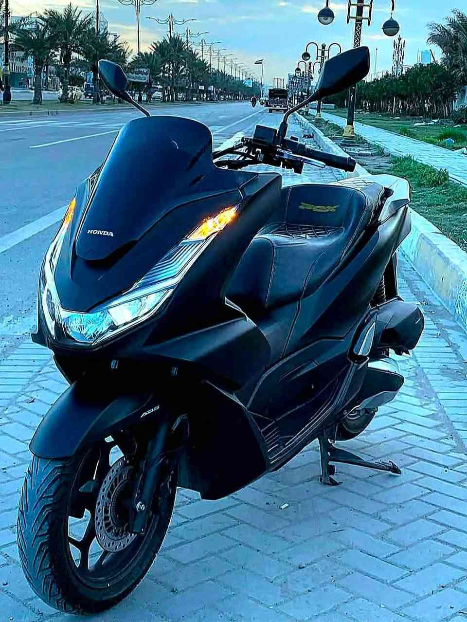 درجة pcx  الجيل الرابع فيتنامي لون اسود طافي مغلفة مثل ماموضح بالفيديو نظيفه جداً ماشيه ٤٧ حجم المحرك ١٥٠ حساس ازدحام وبصمه السعر 18
مكاني كوت الانوار ***********
