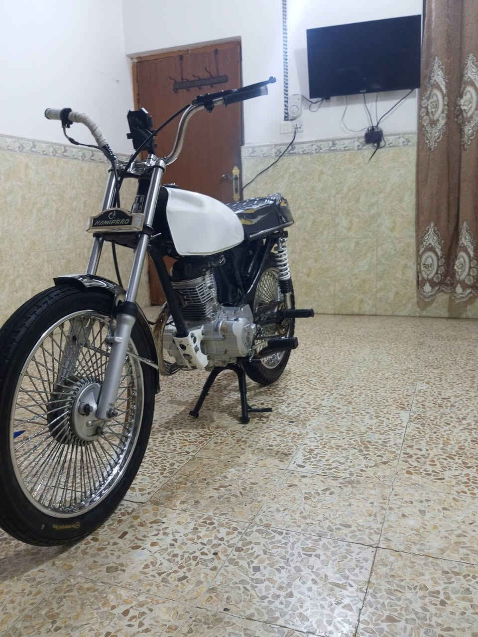 سلام عليكم 👋
دراجه اربعه كير 🏍
مديل 23 
رقم وسنويه سنويه29 
مفتوحه مبدله بوشه وبستم 
السعر 825وبيها مجال بسيط 
مكان نجف حي الميلاد  
رقم الهاتف ***********
