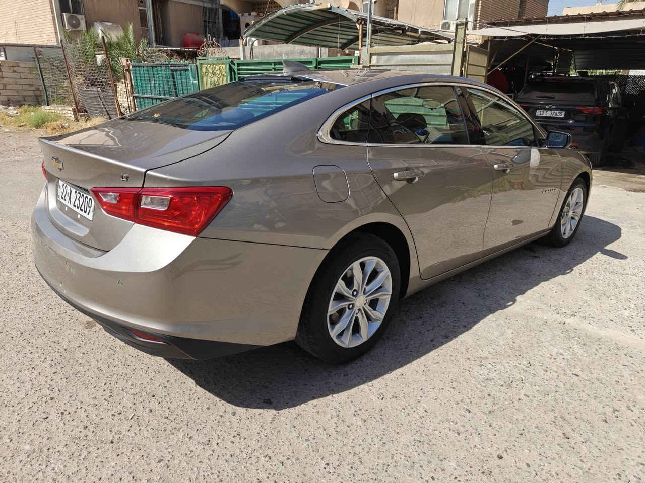 ماليبو 2025 lt.
#دخول جديد قبل 4 اشهر. 
#السعر 135$وبيه مجال .
#حادث قطعتين بدون ايرباك جاملغ يسار وبنيد بدون دواخل.
#محرك 1500 توربو.تدفئة بالكشنات.كرسي كهربائي.داته شو للتصادم.رادار امامي.تحديد مسار.حساسات خلفيه.كامرة .شاشه كبيرة.
#ماشيه 47 الف كيلو كله بامريكا بالعراق مماشيه.
#السيارة مدشومه جلد ب500$ 
#وبدلت دهن كير 8 لتر 
#جاهزة من كلشي كير محرك تبريد ايرباك كله بلاد. تايرات مال الشركه نفسهن.
موجودة بزيونه ***********
#عندي وكاله احول بيهة لاي شخص.
