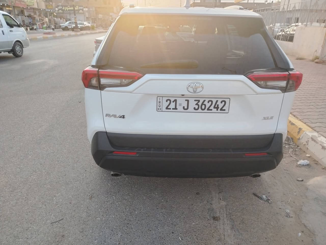 السلام عليكم..
رف فور موديل ٢٠٢١ XLE باسمي شخصيا اللون ابيض ماشيه ٩٢ الف  تحويل ثاني يوم سياده داخله كلين رجع عليه أو كيا شبر تعديل بل البنيد
