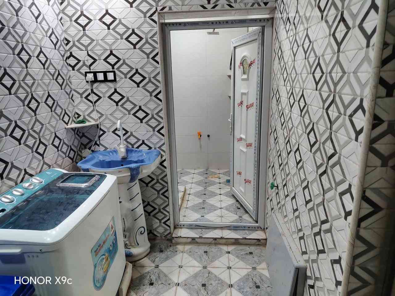 سلام عليكم بيت ومشتمل زراعي مساحه 330متر بنا طابوك صب كونكريت لبيت يحتوي على ٣ غرف وصاله ومطبخ وديوانيه وصحيات خارجيه وداخليه مشتمل غرفه وصاله ومطبخ وصحيات داخليه بنه جديد  بصوب بني ركاب قريب على شارع ٣٠ يبعد عن شارع ١٥٠ متر متوفر كل خدمات ماء وكهرباء ومولد سحب شارع ١٠ متر ستفسار أكثر تواصل على رقم ***********
