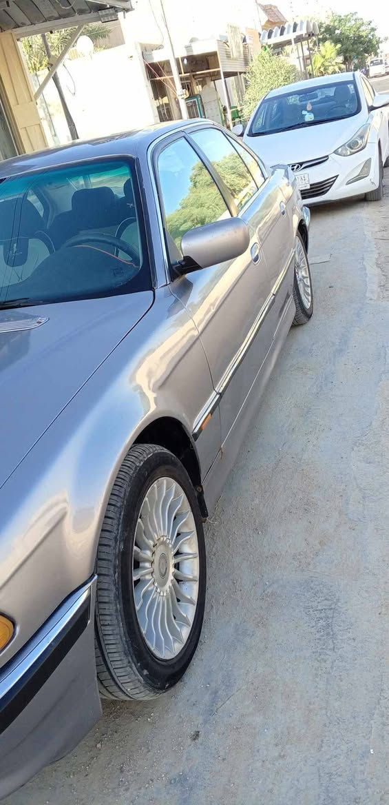 يراالسلام عليكم خفاش 96 رقم دهوك سنويه صاقطه ابيعك كوم حديد كير ومكينه وحداديه وباتري وتايرات جدد غفره نضيفه ترايك وين متريد تبريد شغال  السعر قفل 30 / ***********
