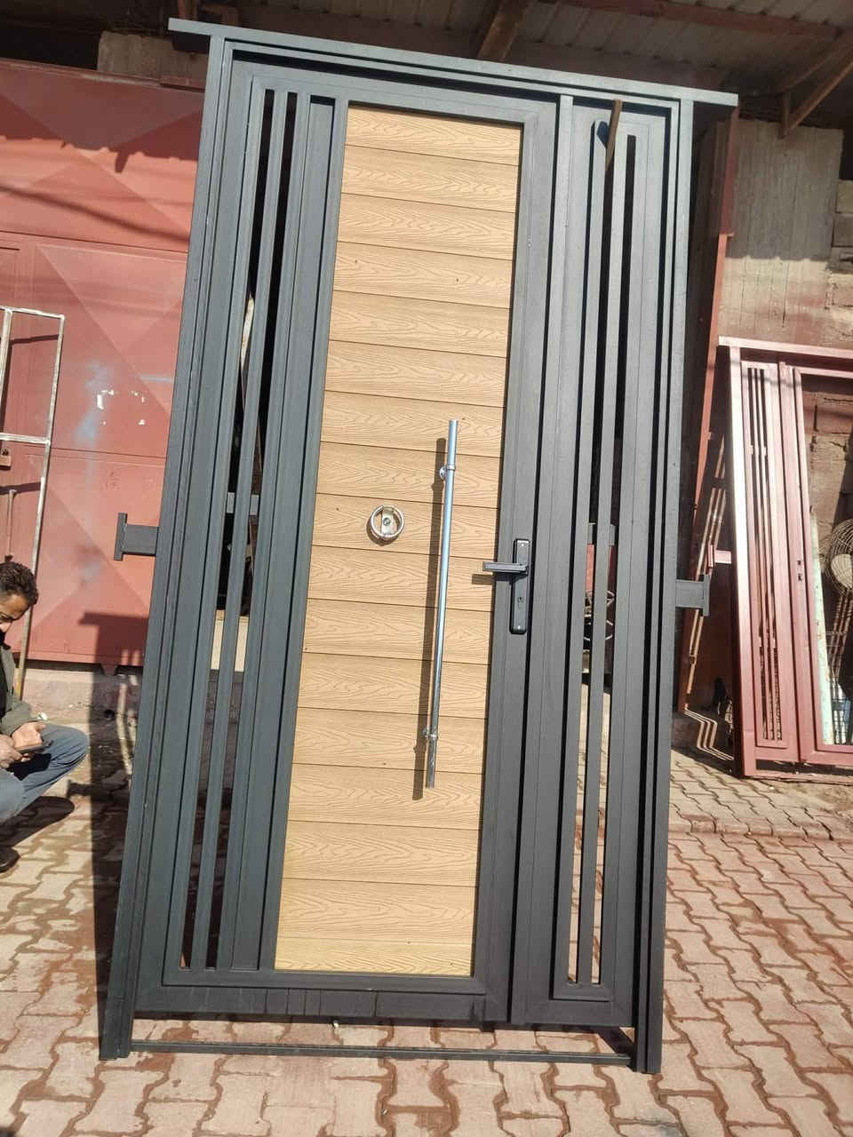 #حدادة #الرافدين 
 #العامه 
عروض خاصه ابواب شبابيك محجرات 
سقايف كيسبان 
***********
بي واتساب #الجميع

