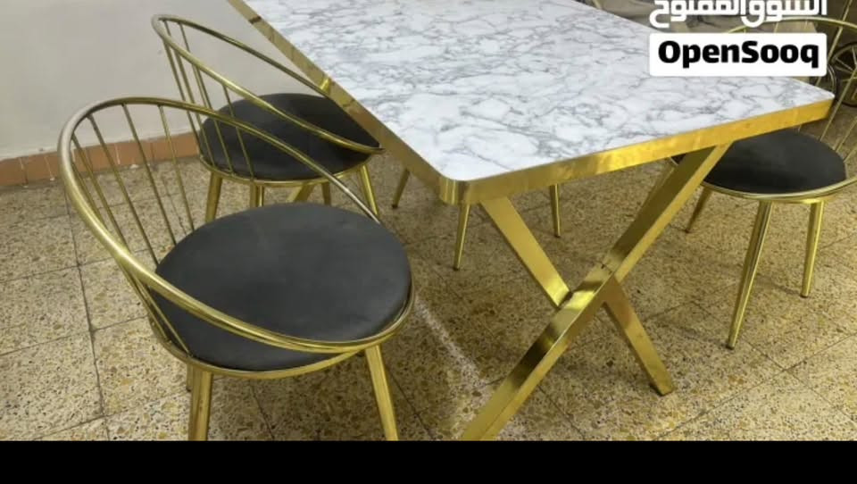 ميز طعام للبيع نظيف ومابي اي ضرر 
ب225 وبي مجال 
السيديه 
***********

