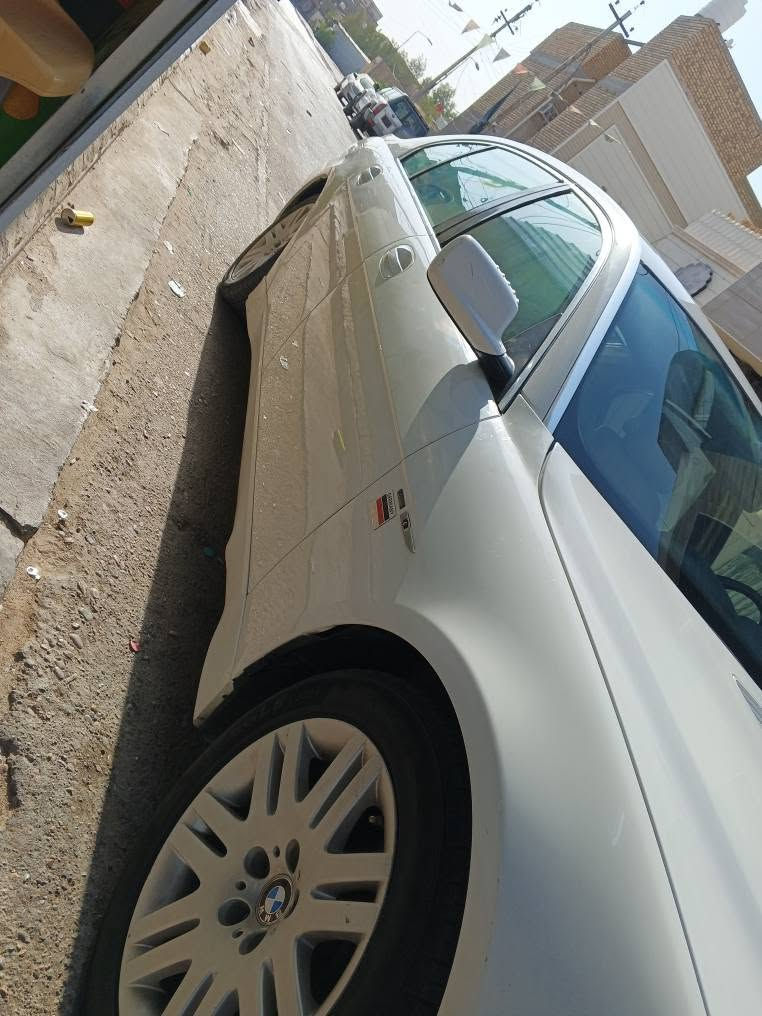 Bmw e66 
بي ام باخره موديل 2004 لارج باب طويل 
فول مواصفات ستيرن كهرباء كروز سرعه  مري شفط كهرباء
حساسات أمامية وخلفية 
كشنات اماميه كهرباء+تبريد تدفئه كشن 
كشنات خليفه منفصل كهرباء+تبريد تدفئه كشن 
٣وضعيات خزن 
٥ بردات كهرباء ٤ بوب شفط صندوك شفط كهرباء 
السياره بداية الصيف مبدل منظومه تبريد كامله من الطول للطول فريز وكمبريسر وراديتر تبريد 
كير محرك مع التفرعات قبل شهرين بدلت جدد لوك 
صدر حداديه امامي خلفي دبلات امامي خلفي كله جديد 
تخم تاير جديد 
باتري جديد منظومه بانزين فلتر فيت بم كله جديد 
حته دهن البارحه مبدل جديد واصلي 
منظومه زينون فول عالي ناصي
منظومه مي كلها جديده راديتر جاينات كله لوك 
هزه جديده يوم ٧/٧ السياره باسمي 
السياره جاهزه للاخير ما بيها نقص برغي شرط ترايها ٢٦٠ 
للبيع او المراوس بشي اقل لان محتاج فرق 
السعر ١٢٠ وبيها مجال للشراي 
المكان ميسان للاستفسار الاتصال على الرقم 

*********** عمارة, ميسان

