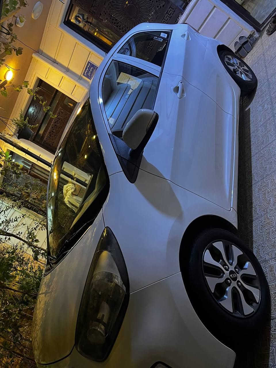 كيا بيكانتو خليجي موديل ٢٠١٦ 
ماشية ٧٦ 
كاميرا شاشة مري كهربائي
هزة جديدة رقم دولي باسمي السيارة 
محرك ١٢٠٠ 
سيارة نظيفه تبريدها ثلج 
مكانها ضباط حي الجهاد 
سعر ٩١ وبيها مجال بسيط للشراي 
ضررها موجود بالصوره الي خلف باب السايق شخط 
*********** واتساب مراسله فقط
