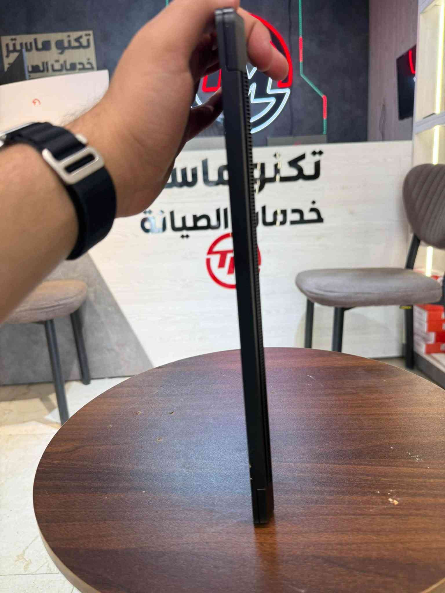 وصول وجبة جديدة من الابتوب النحيف 🔥
من شركة  مايكروسوفت وهو جهاز المايكروسوفت سيرفس لابتوب 4  مشحون فقط 127 مرة🔥

👨‍💻معالج كور اي سفن جيل الحادي عشر   i7-1185G7

👨‍💻 رام (32 )كيكا بايت من نوع DDR3 بتردد 4267 MHz 

👨‍💻 هارد ( 1TB) كيكا بايت من نوع

SSD M.2 Nvme Samsung من اغلى انواع الهاردات

👨‍💻 شاشة حجم (13.5) انج بدقة (2256x1504) (2K)

👨‍💻 كرت شاشة داخلي اريس 8 كيكا 

integrated Intel Iris Xe Graphics

🔋 نسبة البطارية 90٪؜ مشحونة 127 مرة فقط  بنظافة عالية

👨‍💻 كيبورد متصل وضوئي مع امكانية اللمس بعشر اصابع والقلم ايضا 

👨‍💻 ياتي مع الشاحنة والكيبورد وصندوق عادي لنقله بامان.

📲 للتواصل ومعرفة الاسعار الاتصال على الارقام 

📞***********

📞 ***********

او التواصل على الماسنجر او الواتساب بلارقام اعلاه

نص مكتوب في الصور:
- CONNECTED STANDBY Supported REPORT TIME 2026-09-23 02:58:44 Installed batteries Information about each currently installed battery BATTERY 1 NAME SurfaceBattery MANUFACTURER SMP SERIAL NUMBER 0038361205 CHEMISTRY LION DESIGN CAPACITY 45,800 mWh FULL CHARGE CAPACITY 38,920 mWh CYCLE COUNT 127 Recent usage Power states over the last 7 days START TIME STATE