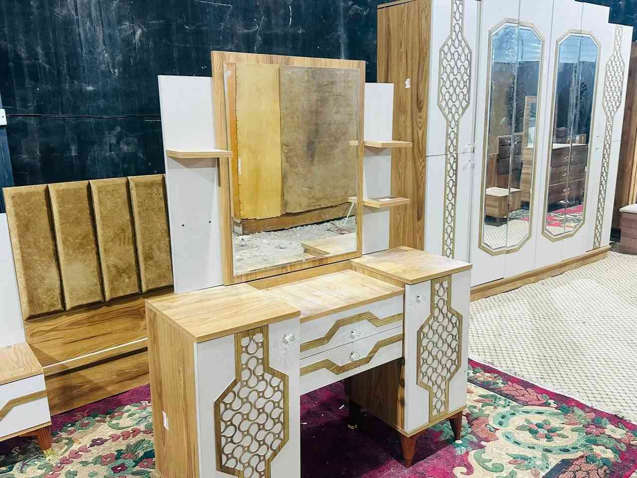 غرفه اخت جديده فول نضافه في مزاد بيروت العنوان كاطون الرازي ونشتري ونراوس جميع الاثاث
***********
