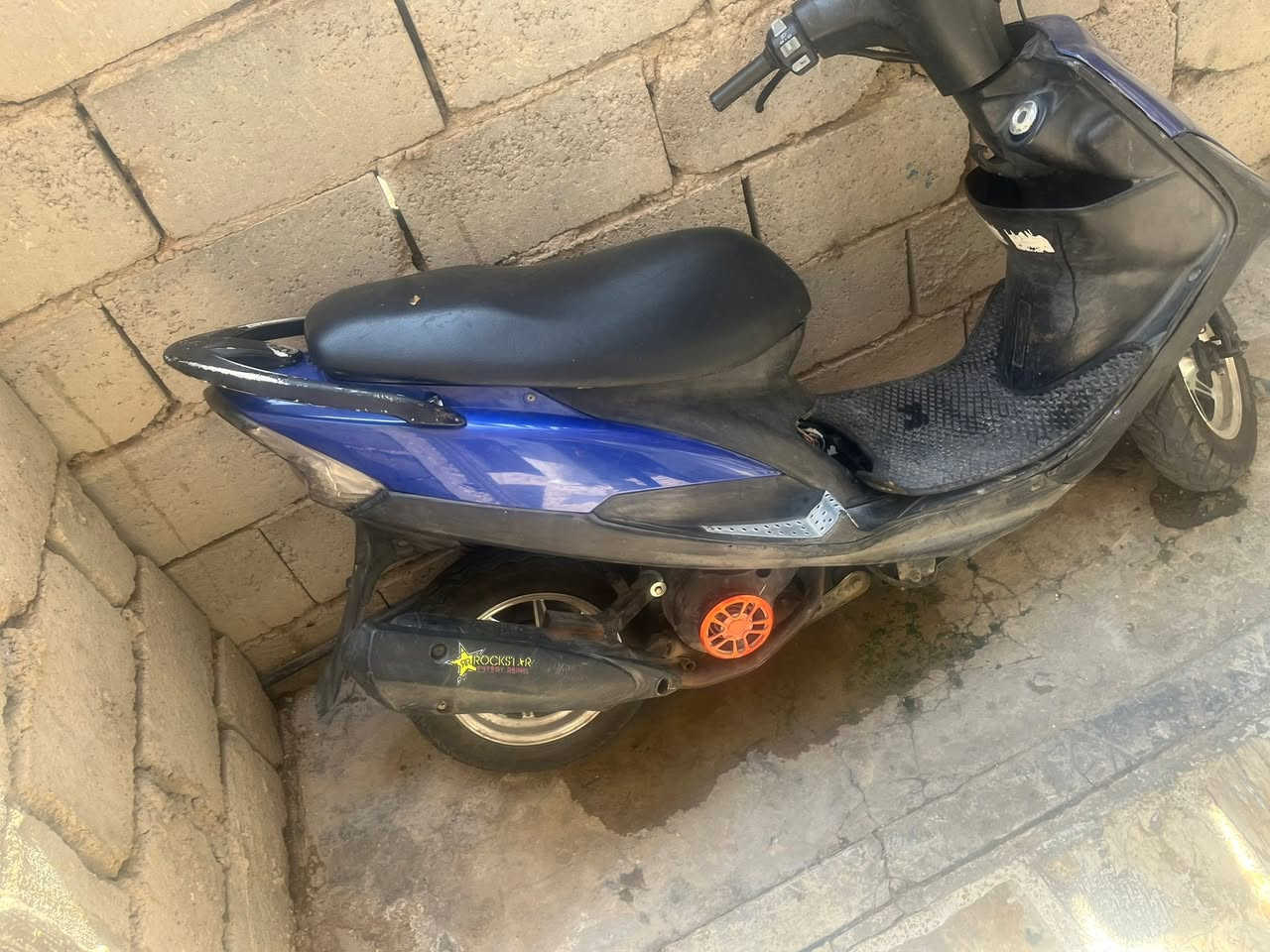 ماكس مامفتوحه ع فحص للبيع سعرها 350. ***********
