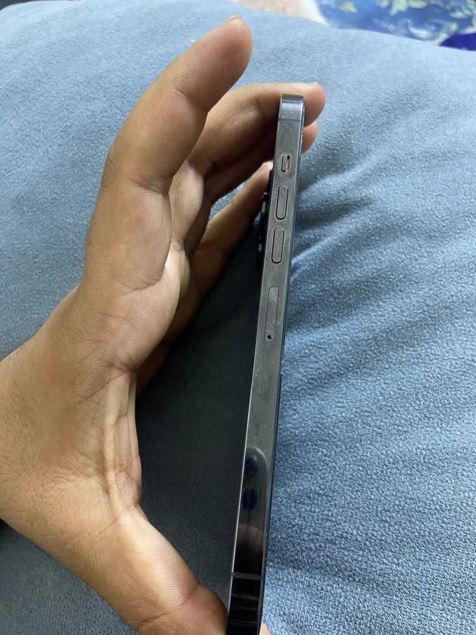 للبيع ١٣ برو ماكس  ذاكره ٢٥٦ بطاريه٧٨ كلشي ما مبدل نضيف مستعجل على بيعته سعره ٦٧٠ الف مكاني بغداد العبيدي شهداء الاولى ***********
