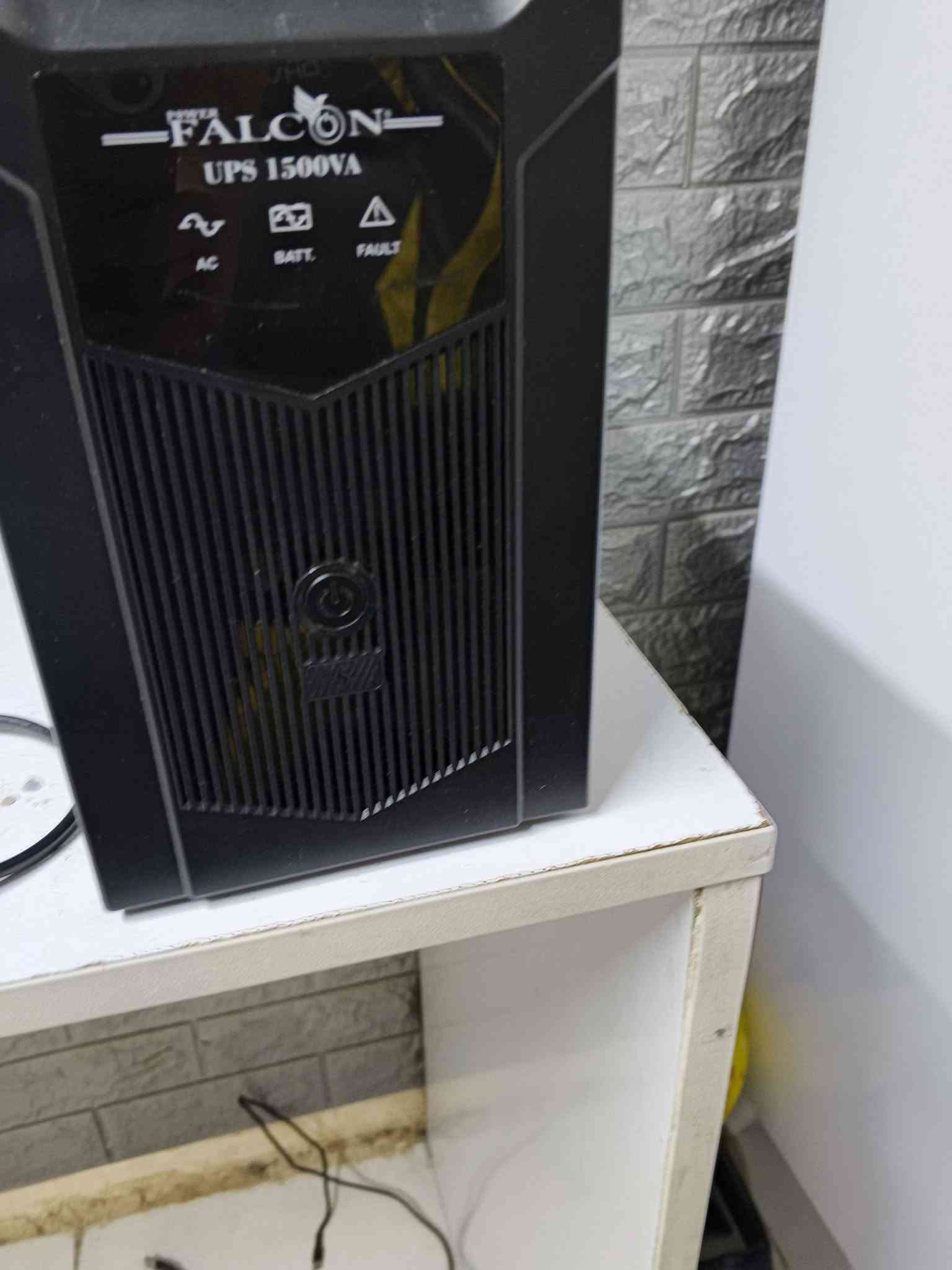 يوبي إس للبيع حجم ١٥٠٠ نوعيه فالكون جدا نضيف والبطارية جديده اريد ابيعه بسبب بعت البلي ومبعته وهسه اريد ابيعه السعر ٥٠الف قفل العنوان بغداد السيديه
