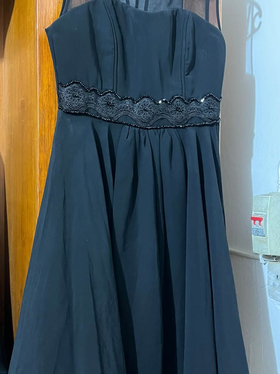 فساتين مستعمله بسعر كلش مناسب
