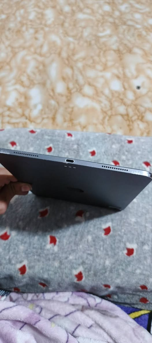 سلام عليكم. ايباد 11m2 مستبدل شاشه اصليه شرط بطاريه 84 بلاد. غير  مستبدله الفيس ايدي بلفورمات وكفت ايباد  يشغل 120فريم سعر 500وبي مجال قليل. العنوان بصره جمهوريه 
رقم الهاتف. ***********
