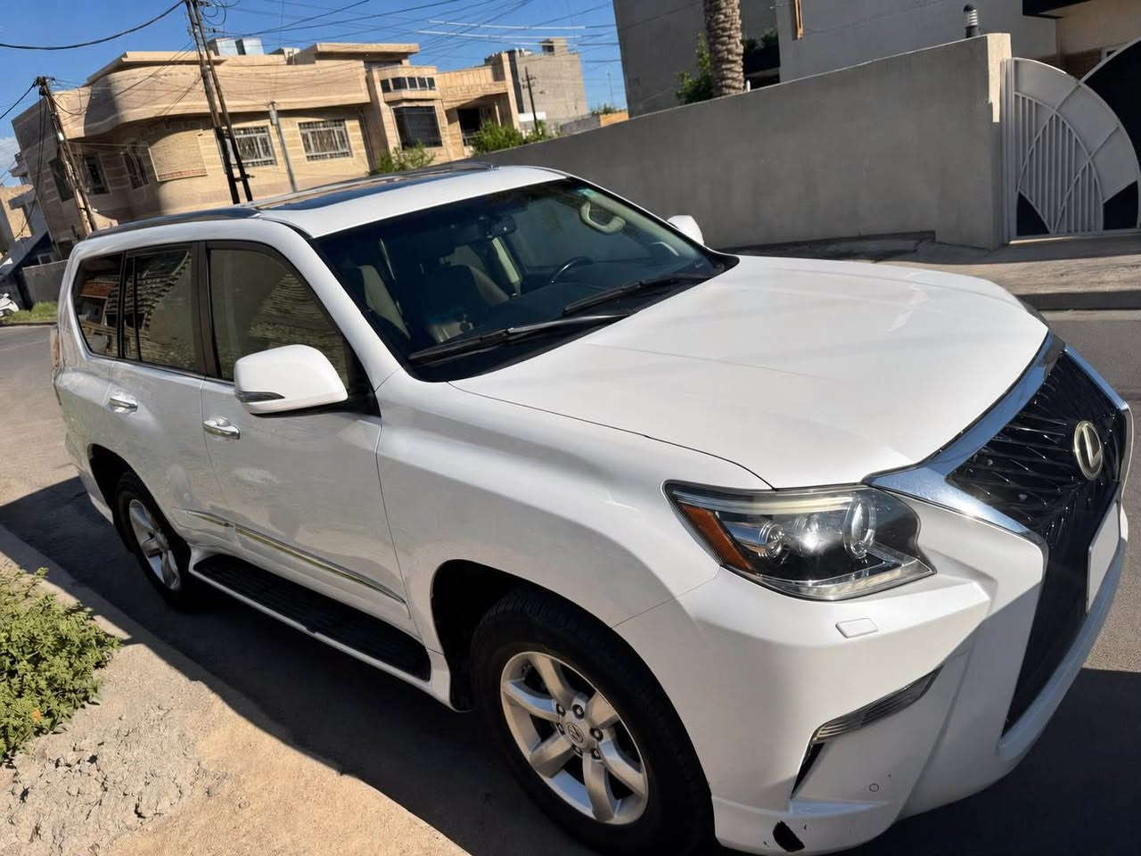 للبيع: لكزس GX 460 (الفئة الراقية) موديل 2019نوع 

السيارة: لكزس GX 460 (جي أكس 460) - عائلية دفع رباعي 

الموديل / سنة الصنع: 2019.سعة المحرك: 4.6 لتر - V8 (8 سلندر) بقوة جبارة وعملية جداً.
الكير : أوتوماتيك.نوع الدفع: دفع رباعي مستمر (فورويل 4x4).

فتحة سقف.مقاعد جلد فاخرة مع نظام تبريد وتسخين للكراسي.شاشة عرض رئيسية مع نظام ملاحة (نفيغيشن) وكاميرا خلفية.حساسات أمامية وخلفية كاملة

 نظام النقطة العمياء ومثبت سرعة وتحديد مسار.إضاءات LED أمامية وكشافات ضباب.تحكم كامل من المقود بالنظام الصوتي والهاتف.

حالة السيارة: ممتازة جداً نظيفة من الداخل والخارج، صيانة دورية منتظمة

.للاستفسار والتواصل: [***********
رقم اربيل متواجد بغداد 
ماشيه سياره 90 km بغداد, العراق
