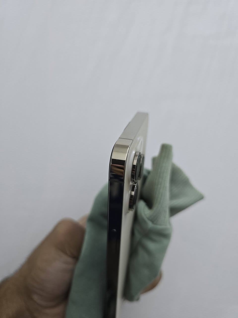 📱 آيفون 14 برو ماكس 256GB
🔋 البطارية 88%
🔄 دورات الشحن: 406
📱 نسخة الشرق الأوسط
🔒 مقفول آيكلاود
✨ نظافة الجهاز مثل المراية
🛠️ الجهاز غير مصلح ولا داخل صيانة
📦 الجهاز فقط
📍 بغداد – البياع
💰 السعر 425 ألف، قفله من الأخير.

السعر نهائي وماكو مجال للتفاوض، إذا السعر ما يناسبك لا تتعب نفسك وتراسلني.
