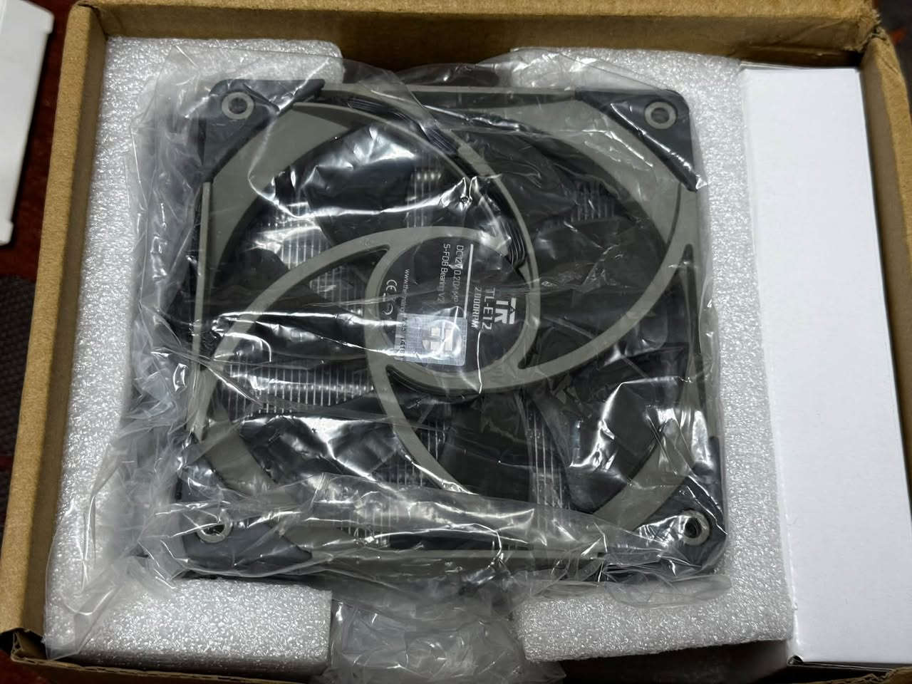 📢 للبيع: مبرد معالج Thermalright SI-100 Classic (جديد)
المبرد المميز والأقوى لفئة الحجم الصغير (Low Profile CPU Cooler)، 
الحل المثالي لأصحاب كيسات والتجميعات الضيقة اللي يعانون من حرارة المعالج.
⚙️ الحالة: (جديد لوك) بكامل ملحقاته والعلبة والمروحة 120 مم.
📌 التوافق: يركب على معالجات إنتل و AMD (يدعم مقابس LGA 1700 و AM5 الحديثة).
📏 الارتفاع: 100 ملم فقط مع المروحة.
💵 السعر المطلوب: (50,000)
📍 المكان: (بغداد ) مع إمكانية التوصيل/الشحن.📥 للتواصل والاستفسار، يرجى مراسلتنا على الخاص او على الواتساب *********** 

.#للبيع #مبرد_معالج #جيمنج #Thermalright #PC_Parts
