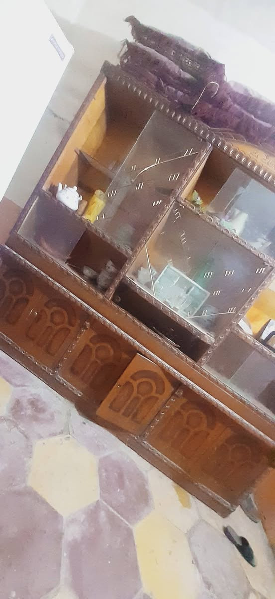 السلام عليكم معرض للبيع السعر ميه وخمسين وبيه مجال ا المكان السماوه الهلال الرقم ***********
