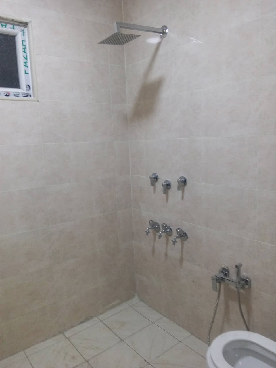 للبيع الدوره حي دجله زراعي قرب ماركت الساعه مساحت 100م 3غرف نوم صحيات2 مطبخ وستقبال طرمه زيرو ممسكون كامل من كل النواحي ***********
