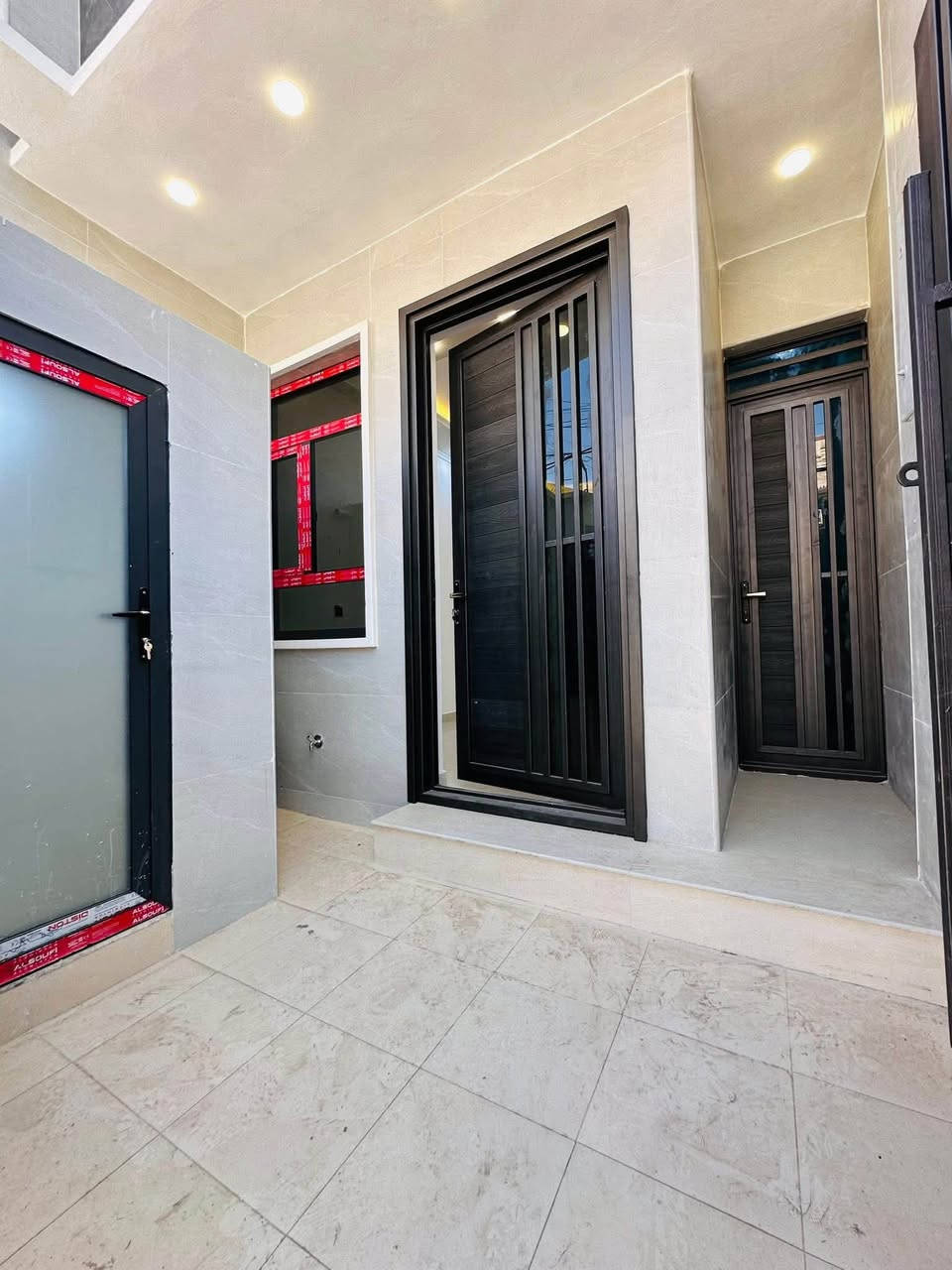 مشتمل ٨٨ للبيع
مدخلين / بناء حديث
موقعه 📍الشعب حي التجار الاولى موقع ممتاز
يحتوي على #استقبال #مطبخ معزول #٤غرف #خدمات
للأستفسار آكثر الأتصال على الأرقآم 
***********
الأخوين للوساطة العقارية
