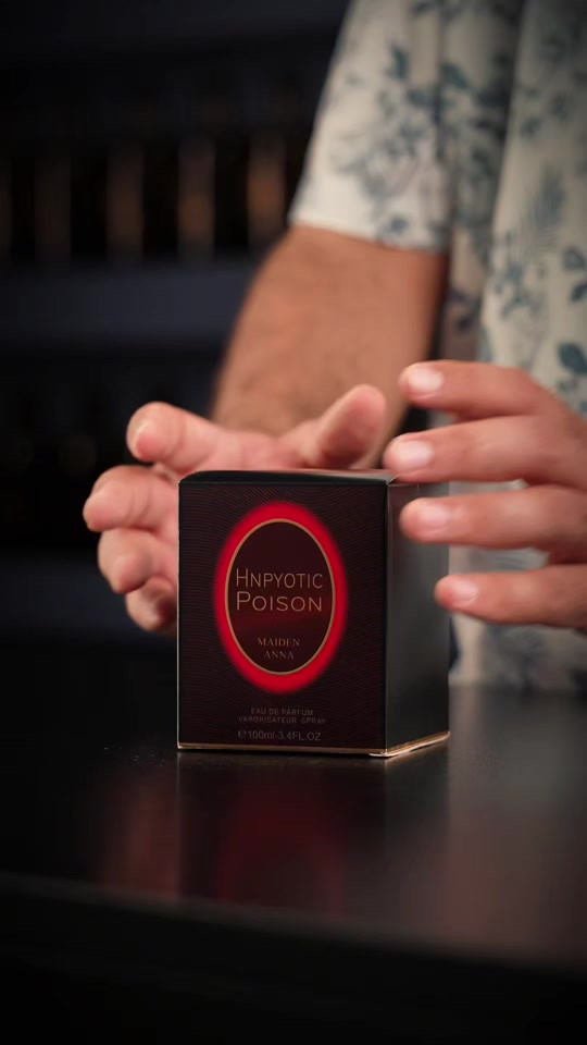 إذا عجبك العطر… لا تبقى تتفرج 😏🔥 اطلبه هسه وخلي العطر يحچي عنك

