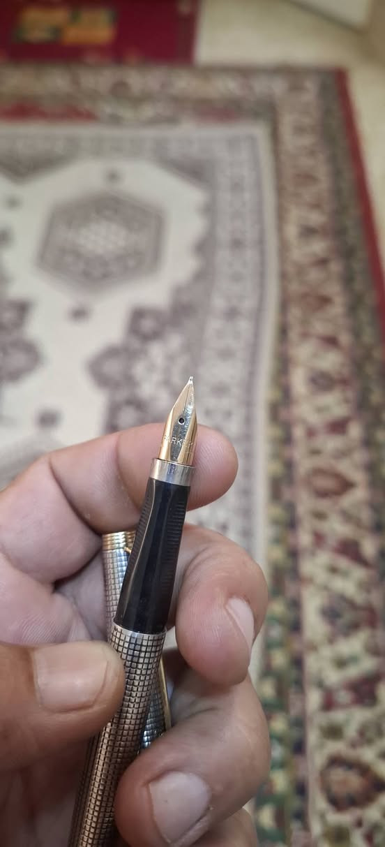 قلم باركر • فضة ٩٢٥ • ريشة ذهب ١٤