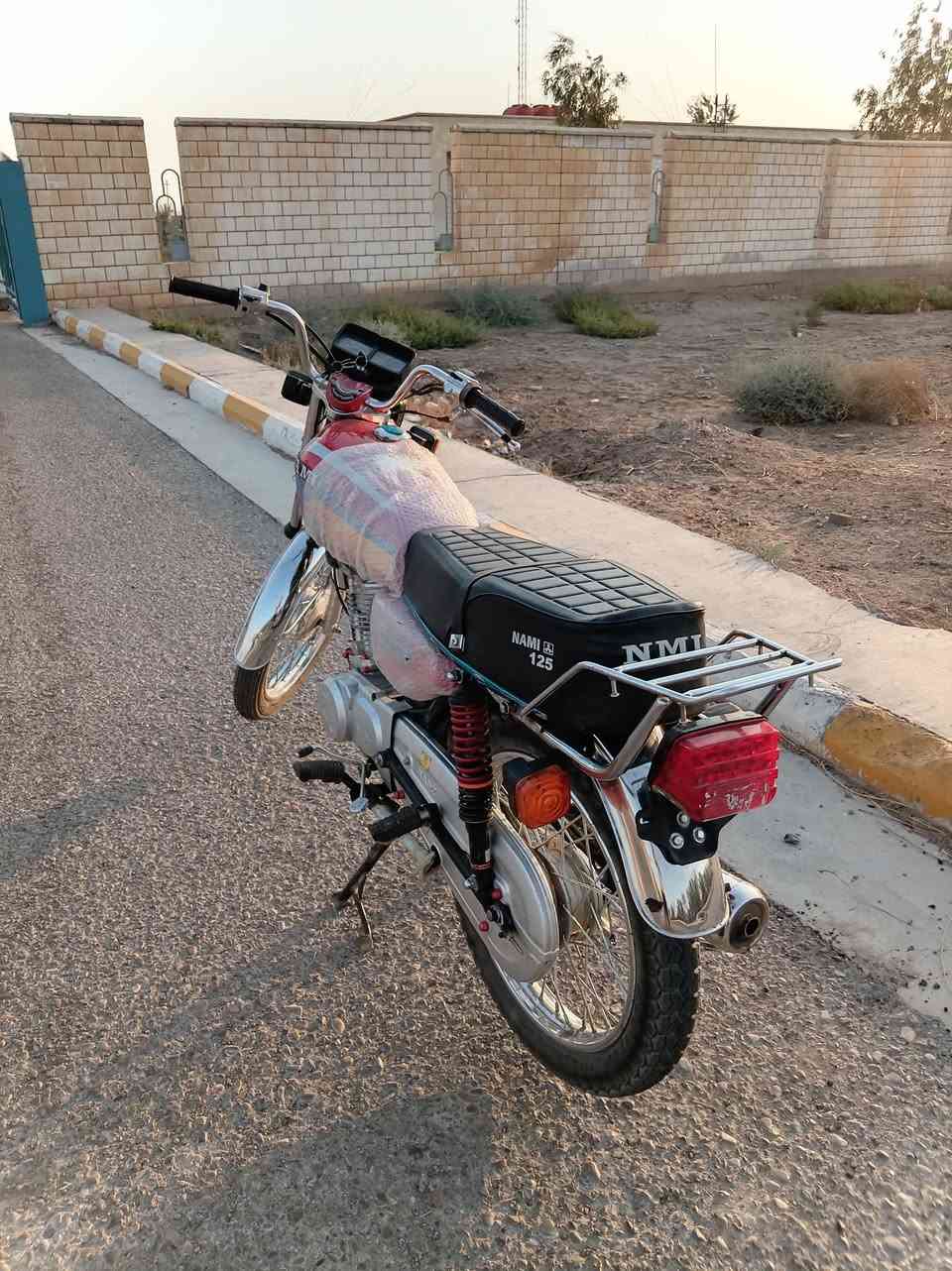 سلام عليكم
للبيع اربعه كير 
موديل 13 
اوراق اصولي 
مكينه 14 
والباقي تعمير 
كله جديد 26
ووياله سيت تانكي
كشن كهربائيات 
زوج تايرات جدد
الدراجه كله جديد
ماعايزه شي السعر 575
*********** عنواني
كوت دجيلي
