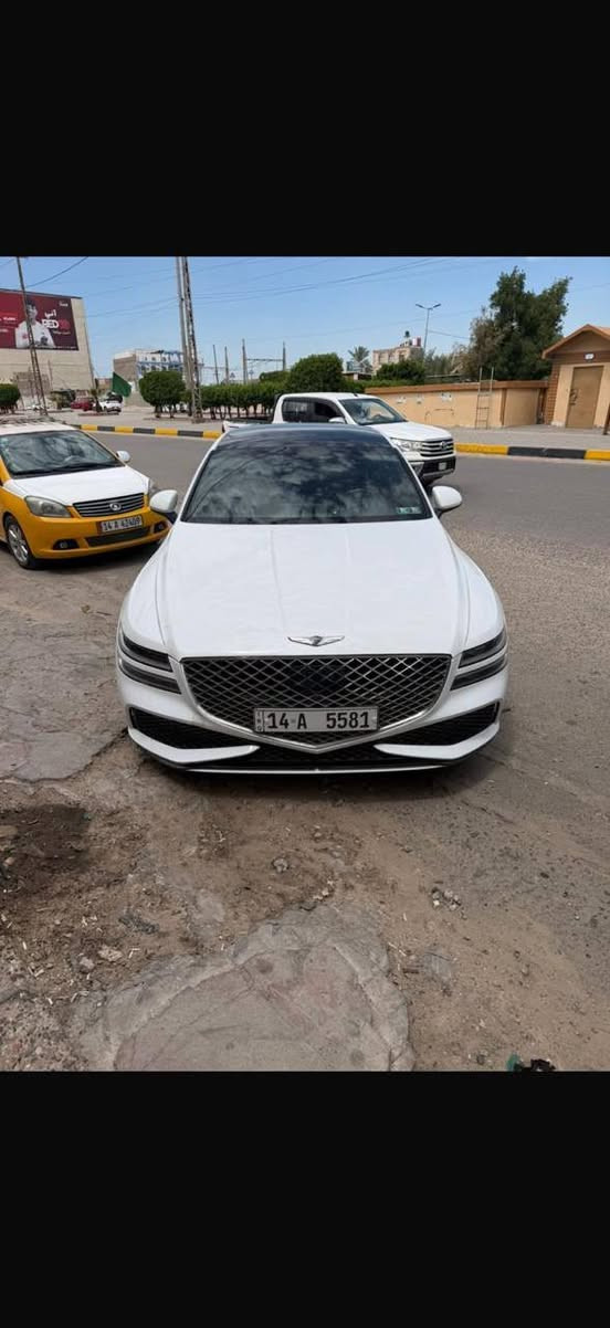 سلام عليكم الحلال للبيع جنسز g80 السياره فول برستيج للبيع مع الرقم رقمه مميز شنو موصافت تريد موجود ضربته كلش حلو شبه كفال وسعرها هم حلو مثله ٢٨٠ و بيه مجال حك الجيه ***********
