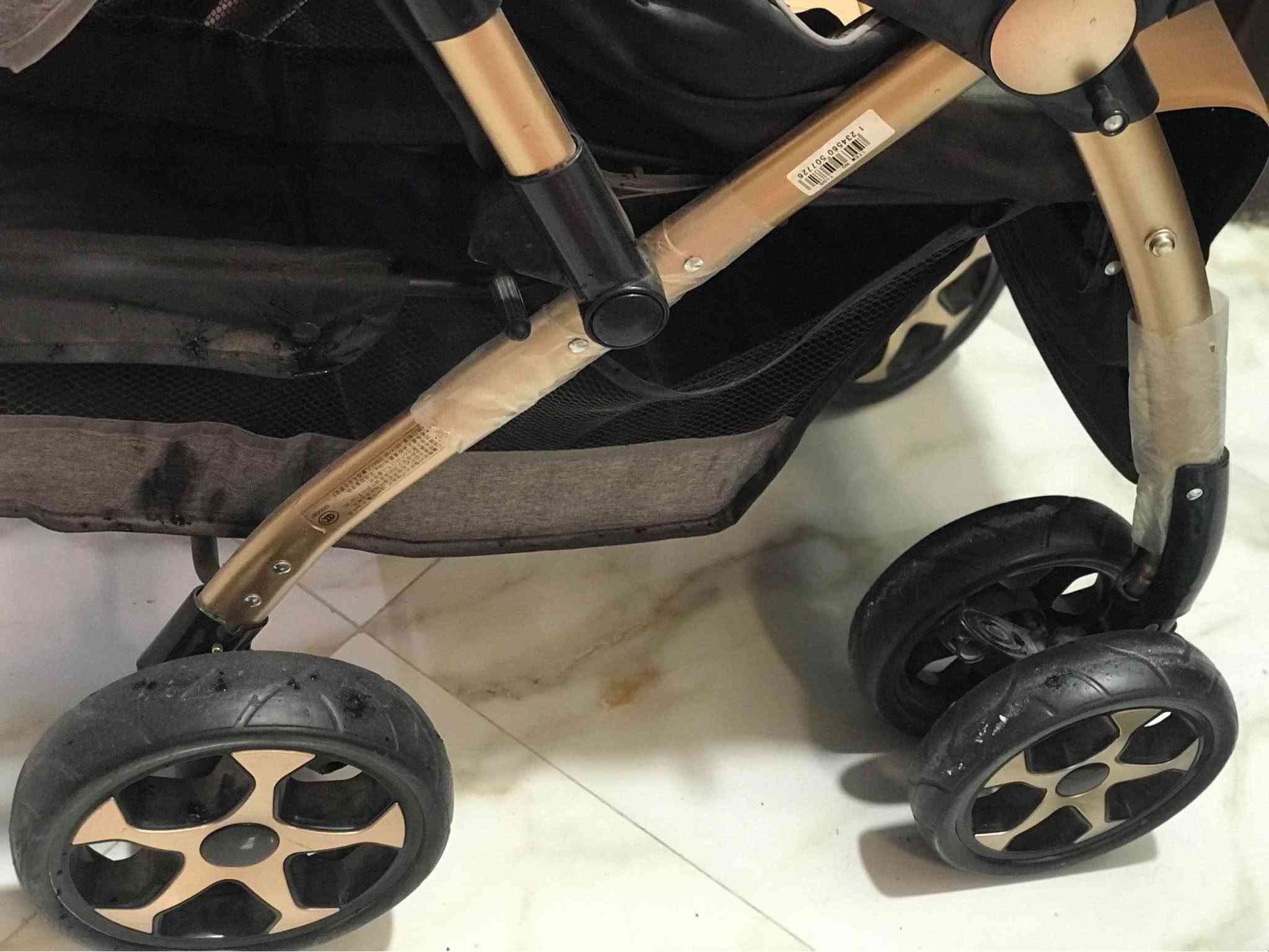 عربانة اطفال للبيع 
جديده بالباكيت 
سعر 75 الف دينار فقط
رقم هاتف*********** البصرة, العراق
