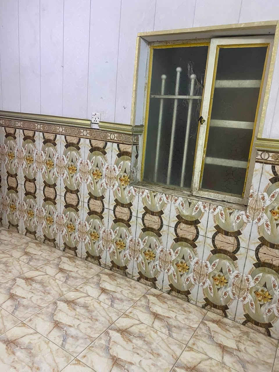 بيت للايجار طابق ثاني
