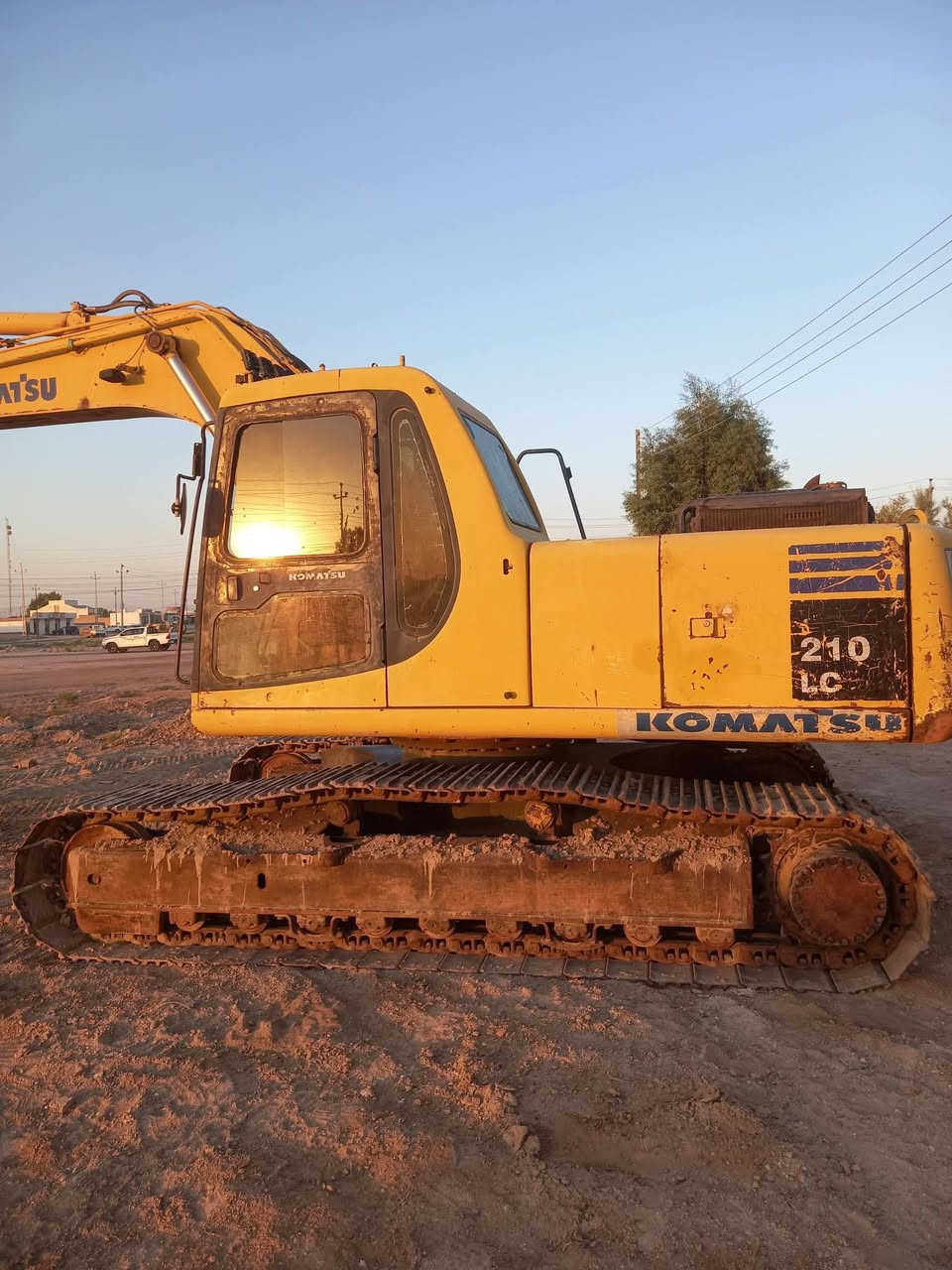 حفاره للبيع كوماتسو حجم 210Ls موديل 99 نضيفه وجاهزه للشغل مع جك فاركاوه 20 وكيله 60 اضافيه رقم اربيل مكانه الرمادي السعر 350 ورقه للاستفسار الاتصال على الأرقام التاليه ***********--- ***********

