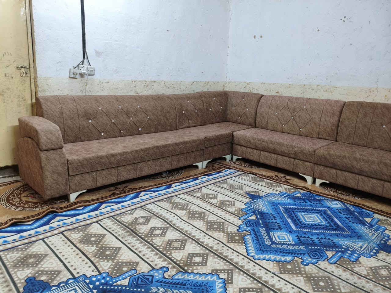 ديوان 10 مقاعد تزكام درجئ اولى نضيف حيل مابي اي ضرر سعره 225وبي مجال مكاني الكاظميه يوجد توصيل بكروه *********** يوجد واتساب
