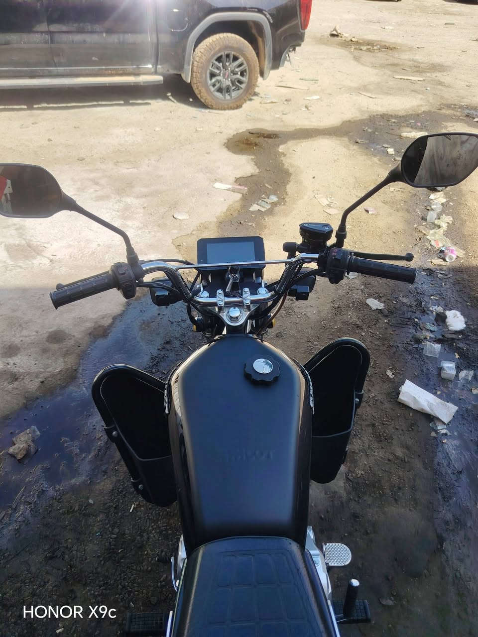 ايراني موديل 25 بعده بوضع شركه محرك 250 بصمات ٢ سويجات ٢ اوراقع كامله رقم *********** مكانة رمادي سعر مليون ١٠٠ قفل قفل

نص مكتوب في الصور:
- HONOR X9c