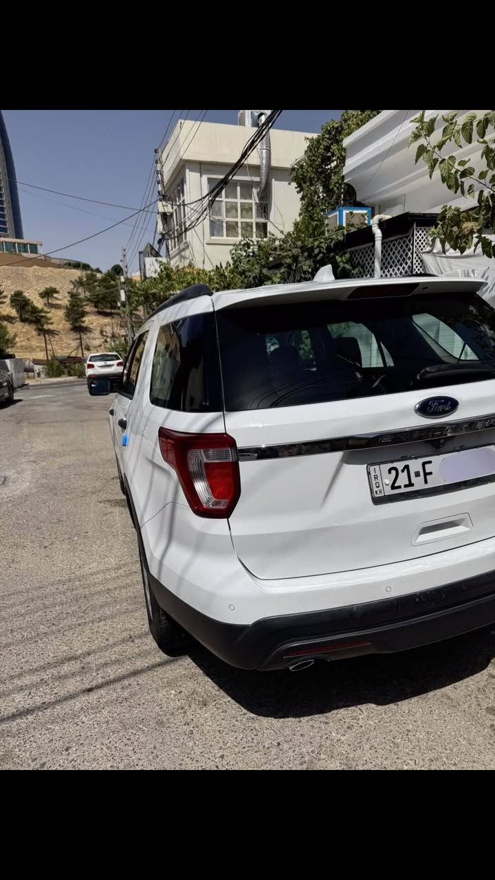 Ford explorer 2016
سەیارەکە ماڵی دۆستە تازە سێرڤس کراوە رۆن و هایدرۆلیکی گۆراوە 
تاقم تایەی تازەی بۆ بەستراوە 
سەنەوی تازەیە
سەیارەکە بی بۆیاخە ٣-٤ شوێن ساردی هەیە لەگەل ٢ کارت
بێ ئێرباگ و ناوگرتن تانها لێ خشانە  
سعری ١٧٠$ معامەلە 
*********** السليمانية, العراق

