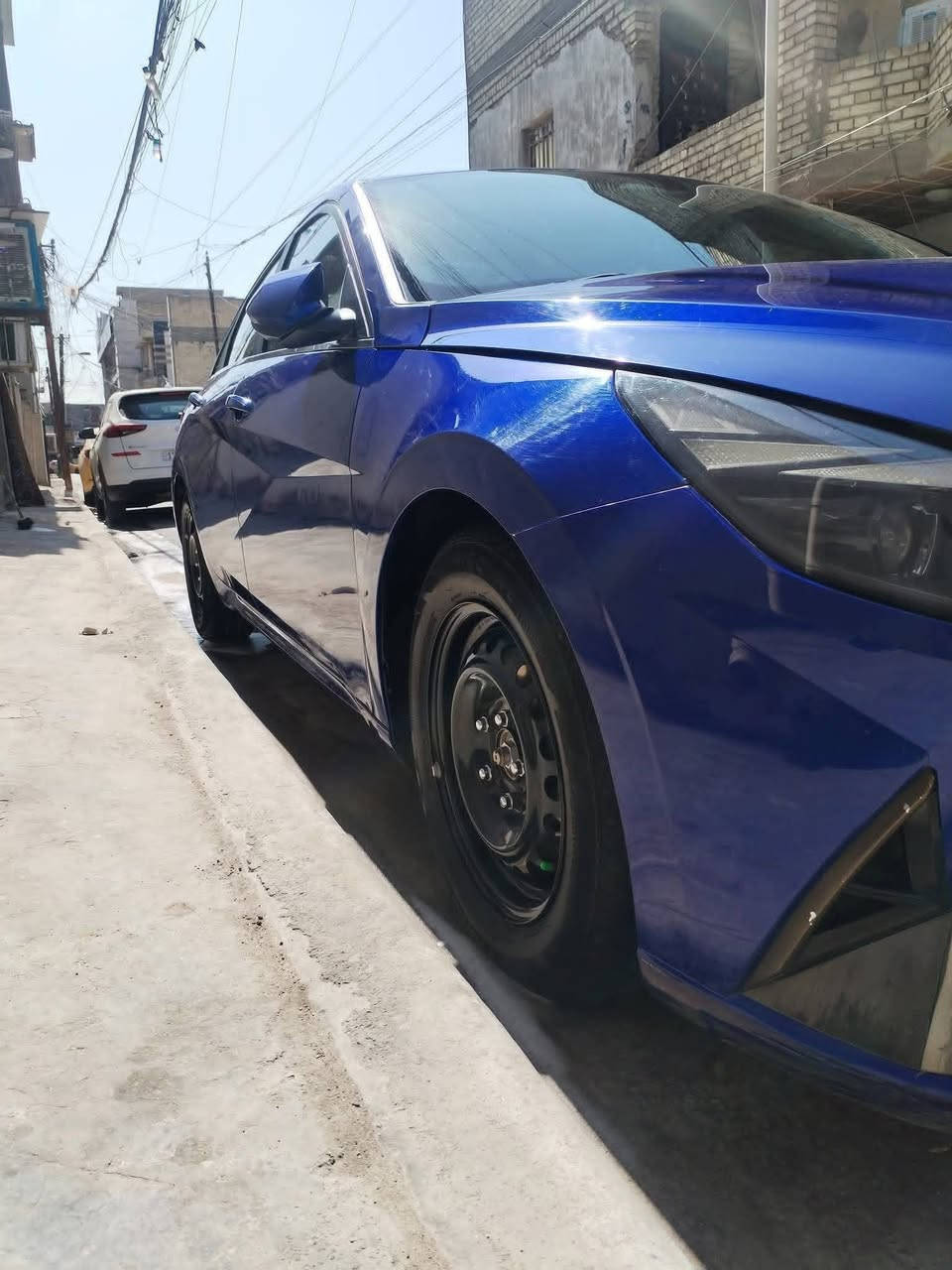 عندي إلنترا موديل ٢٠٢٣ للبيع
وارد امريكي بيها جاملغ امامي ايمن مبدل.. 

وربع بنيد مصبوغ.. وربع باب ايمن مصبوغ..

ايرباك ستيرن ودشبول وبرده..

فول لمتد 1/1 رقم بغداد انكليزي بأسمي..

ماشيه السياره 26،000

مكان السياره بغداد جديده اي سؤال ع هذا الرقم..

***********
